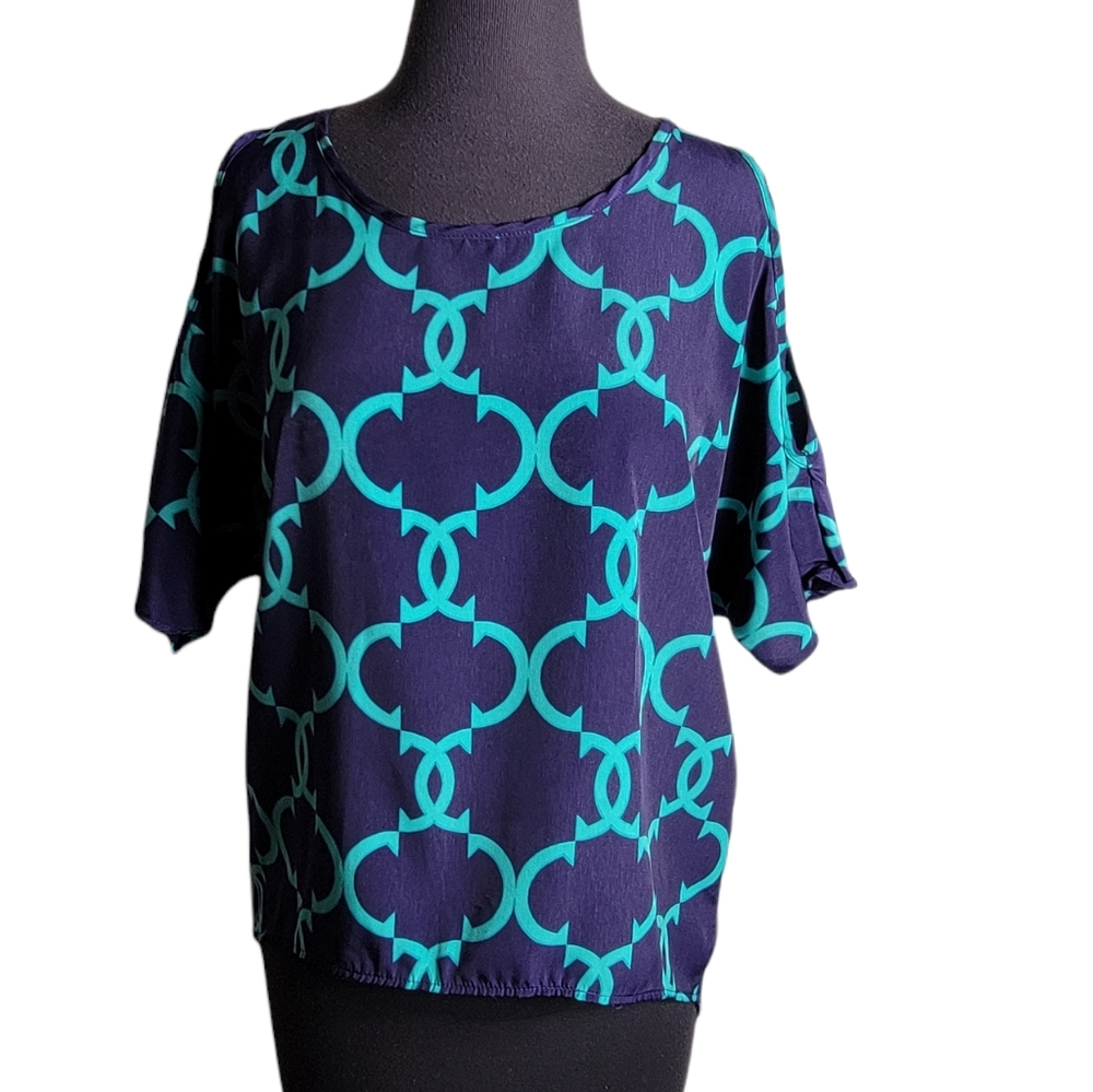 Francesca’s Collections cold shoulder geometric print top size small navy teal